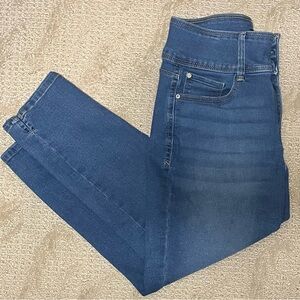 Curve Appeal Women’s Capris